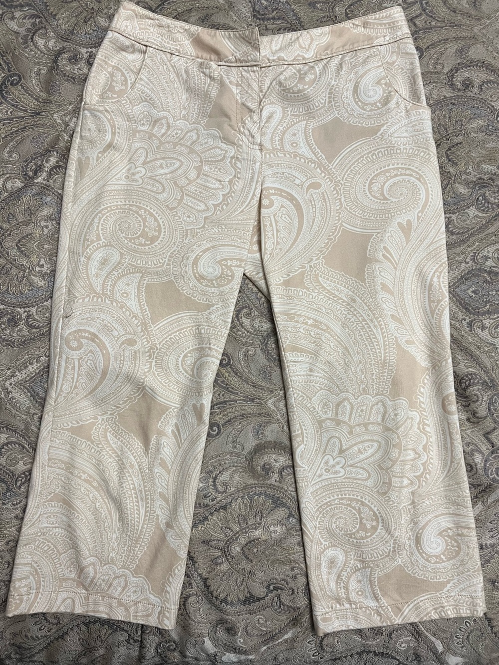Ann Taylor Women's Beige/Tan Paisley Capri Pants, size 8, great condition